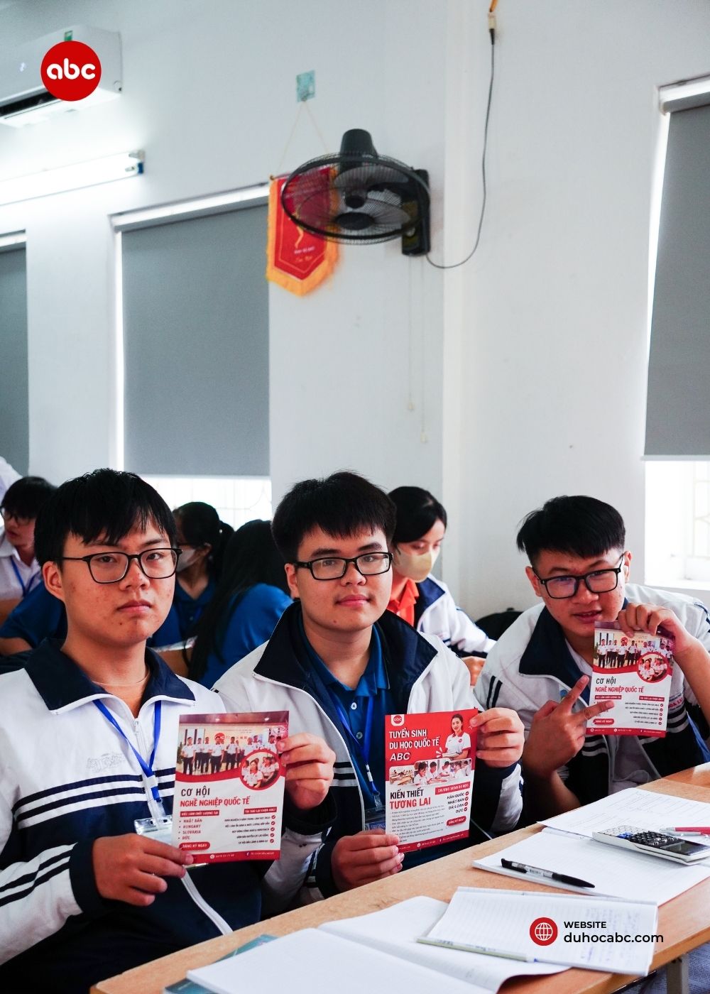 tu-van-du-hoc-truong-thpt-hoa-lu-a-10