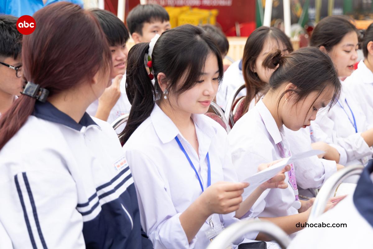 abc-giao-luu-voi-truong-thpt-truong-han-sieu-11