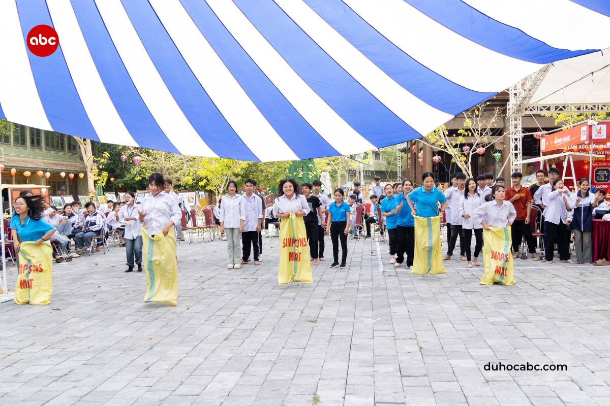 abc-giao-luu-voi-truong-thpt-truong-han-sieu-17