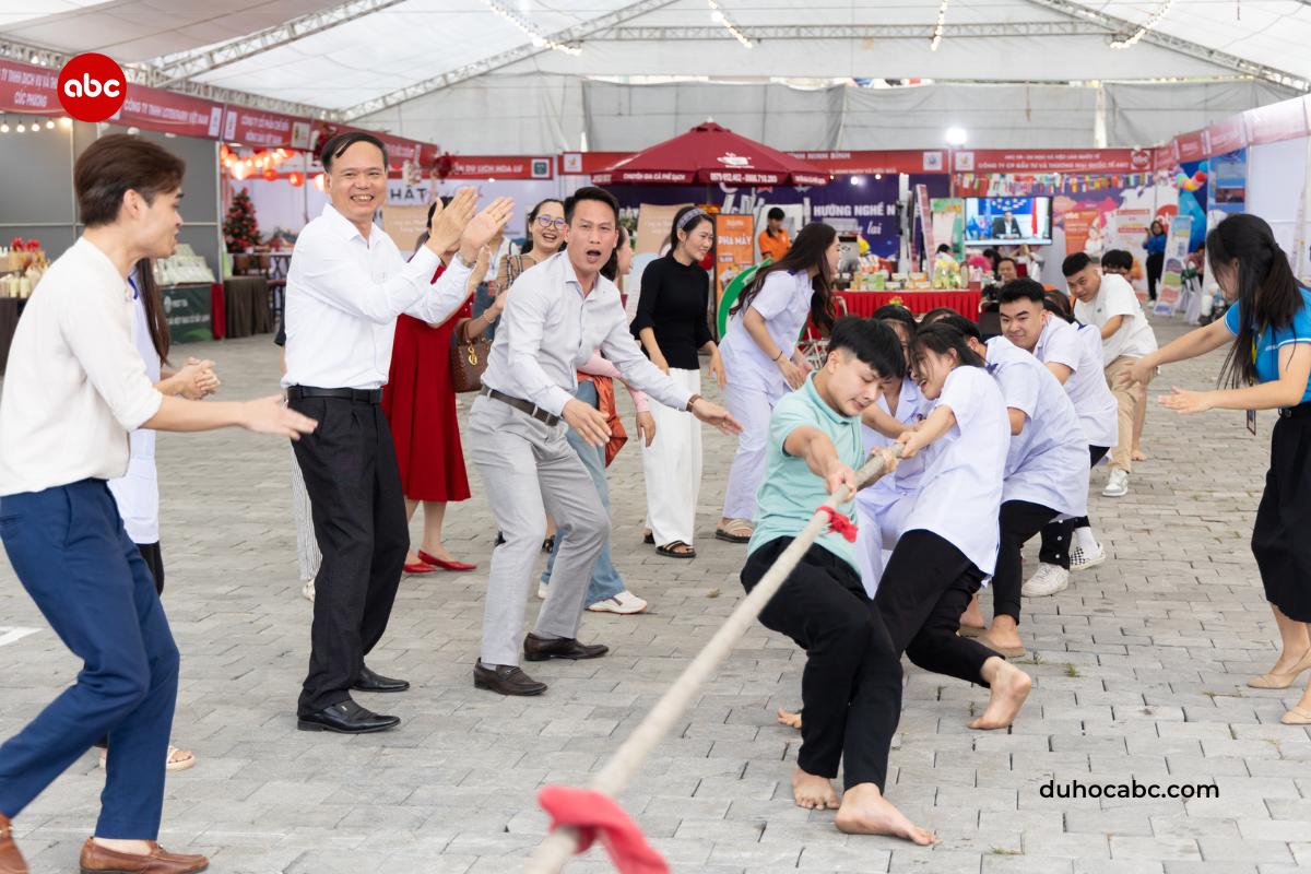 abc-giao-luu-voi-truong-thpt-truong-han-sieu-7