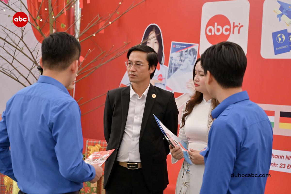 abc-la-nha-tai-tro-kim-cuong-cho-trien-lam-ninh-binh-13