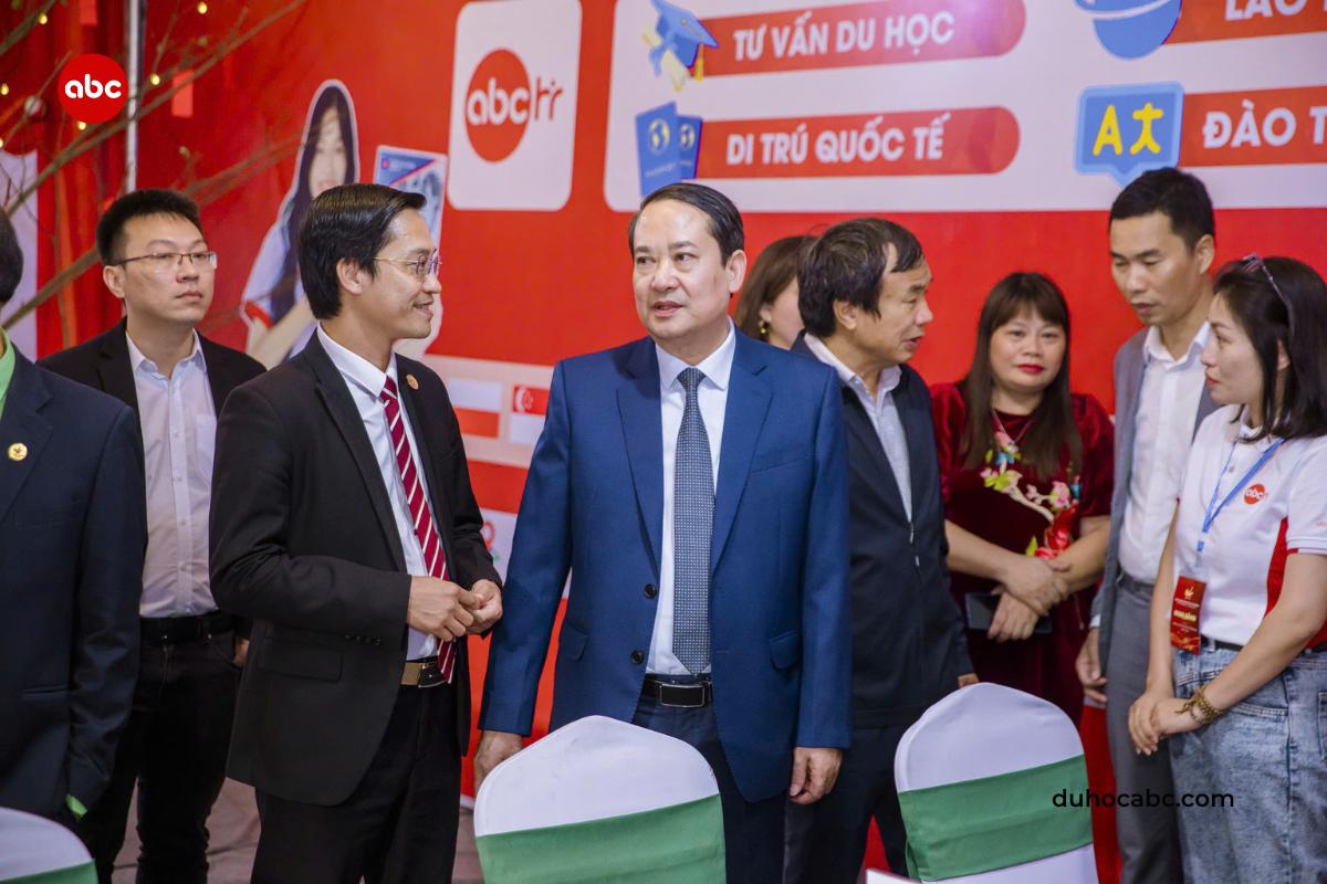 abc-la-nha-tai-tro-kim-cuong-cho-trien-lam-ninh-binh-5