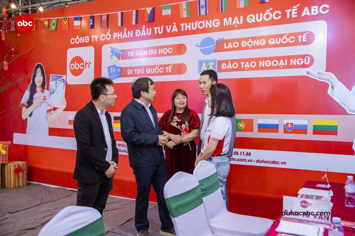 abc-la-nha-tai-tro-kim-cuong-cho-trien-lam-ninh-binh-6