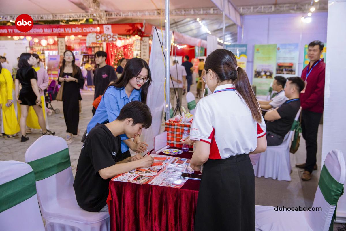 abc-la-nha-tai-tro-kim-cuong-cho-trien-lam-ninh-binh-8